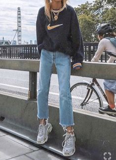 Clothes Nike, Sport Clothes, Flannel Outfits, 90s Fashion Outfits, Trik Fotografi, Winter Trends, Nike Fashion