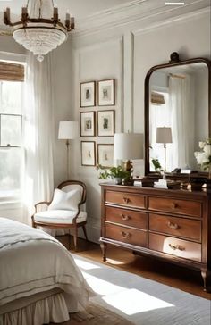 Bedroom With Vintage Furniture, Rental Bedroom Decorating, Dresser Decorating Ideas, Bedroom Vintage Aesthetic, Mismatched Bedroom Furniture, Bedroom Dresser Decor Ideas, Living Room Dresser, Decorating With Antique Furniture, Dresser Wall