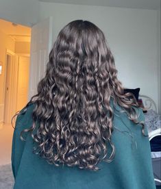 2c Hair, Natural Wavy Hair, Hairstyle Look, Hair Routines, Dream Hair, Hair Care Routine, Wavy Hair