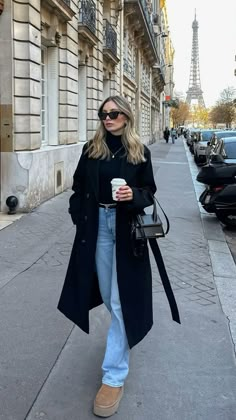 Nyc Date Night Outfit Winter, Selena Gomez Winter Outfits, Jeans Outfit Women Winter, Black Wool Coat Outfit, North West Outfits, Winter Chic Outfits, Casual Winter Fits, Europe Winter Fashion, Outfits Europa