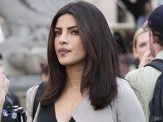 Priyanka Chopra Hair, 2016 Haircut, Dark Highlights, Short Spiky Hairstyles, Shot Hair Styles, Long Layered Hair, Hair Inspiration Color, Hair Inspo Color, Priyanka Chopra