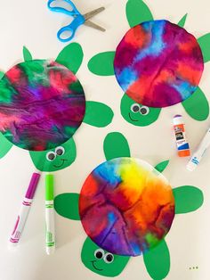 paper plate turtle craft for kids with scissors, glue and crayons on the table