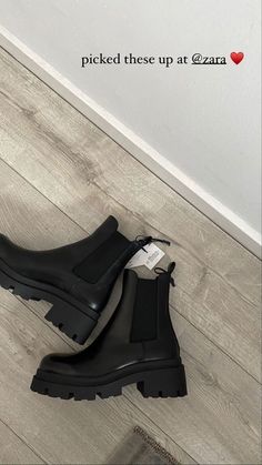 Winter Shoe Aesthetic, Botines Aesthetic, Winter Shoes Aesthetic, Winter Shoes 2023, Trendy Boots For Women, Elegant Shoes Heels, Dr Shoes, Shoes Heels Classy, Winter Fashion Outfits Casual