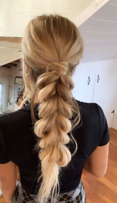 Beautiful messy bridal updo Cute Braided Hairstyles For Prom, Cute Up Due Hairstyles, Prom Hair Loose Braid, Homecoming Hair Styles Up, Country Hoco Hair, Fun Prom Hairstyles Updo, Outside Hairstyles Summer Long Hair, Grad Hair Braid, Hoco Hair Ideas Extensions