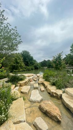 a river that has some rocks in it