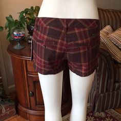 Nwt Roxy Plaid Shorts. Size 3 (G) Trendy Fitted Plaid Shorts, Fitted Brown Bottoms With Short Inseam, Stretch Plaid Cotton Bottoms, Plaid Stretch Cotton Bottoms, Fitted Casual Plaid Shorts, Fitted Plaid Cotton Bottoms, Fitted Plaid Casual Shorts, Fitted Red Shorts For Fall, Fitted Plaid Shorts