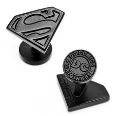 Sleek. Mysterious. Superman. These satin-finish black cufflinks have a fixed backing with the DC logo. Superhero Cufflinks, Black Superman, Wedding Guest Outfit Winter, Designer Cufflinks, Superhero Fashion, Winter Wedding Guests, Winter Wedding Colors, Winter Wedding Decorations, Sgraffito