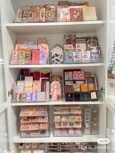 Korean Makeup Vanity, Expensive Makeup Brands, Makeup Palette Storage, Koleksi Makeup, Makeup Beauty Room, Penyimpanan Makeup, Makeup Collection Goals, Beauty Room Vanity, Alat Makeup