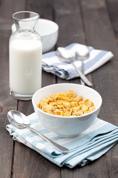 three pictures show different stages of cereal being made in the same bowl, with milk and spoons next to it