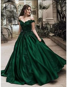 Dark Green Ball Gown, Modern Merida, Medieval Core, Dark Green Prom Dress, Dark Green Prom Dresses, Lace Prom Gown, Green Ball Gown, Green Evening Dress, 파티 드레스