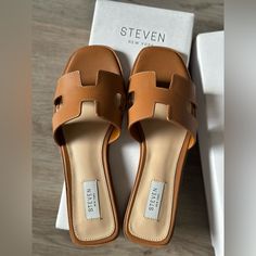 *Brand New* Never Worn Steve Madden Leather Haydn Sandals In Cognac. Sz 8.5 Will Come With Original Box. Classic Brown Mules For Beach, Brown Almond Toe Sandals For Beach, Brown Almond Toe Sandals With Cushioned Footbed, Shoes Steve Madden, Steve Madden Sandals, Women Slippers, Brown Sandals, Gift List