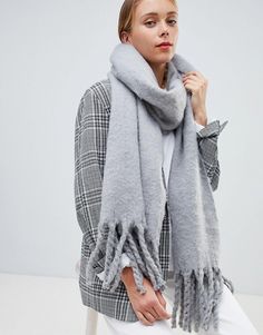 How To Wear A Blanket Scarf, Celebrity Style Icons, Better Things, Ny Fashion, Oversized Scarf, Blanket Scarf, Long Scarf