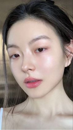 Makeup Ala Korea, Clean Skin Face, Clear Glowing Skin, Glow Skin, Pretty Skin, Glowy Skin, Beauty Makeup Tips, روتين العناية بالبشرة, Pale Skin