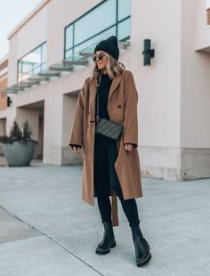 Chunky Boots Outfit, Chelsea Boots Outfits, Chelsea Boots Outfit, Nyc Outfits, New York Outfits, Skandinavian Fashion, Europe Outfits, Winter Fashion Outfits Casual