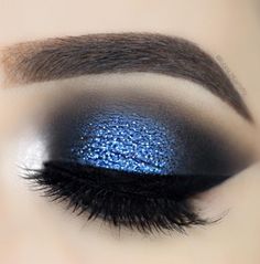 sparkly blue eyeshadow look Blue eyeshadow makeup, Blue makeup Aqua Eyeshadow, Blue Eyeshadow Makeup, Make Up Designs, Blue Eyeshadow Looks, Blue Makeup Looks, Blue Eyeliner