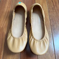 Retail Price - $185, Relaxed Yet Refined, Their Creamy Tan Tue Can Easily Mix And Match With Bold Colors And Neutrals Alike, Elevating Any Ensamble And Creating Elegant Looks Year-Round. Tieks Shoes, Leather Ballet Flats, Italian Leather, Bold Colors, Flat Shoes Women, Loafer Flats, Ballet Flats, Mix And Match, Camel