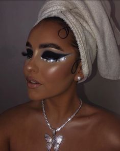 Glitter Makeup Looks, Makeup Eye Looks, Creative Eye Makeup, Creative Makeup Looks, Glamour Makeup, Eye Makeup Art, Dark Skin Makeup, Makeup Obsession