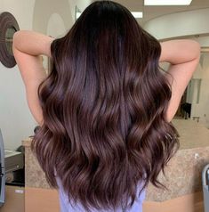 Red Chocolate Hair Color Reddish Brown Dark Auburn, Brunette Red Balayage, Dark Chestnut Brown Hair, Braun Hair, Red Balayage Hair, Wedding Hair Colors, Dark Brunette Hair, Brown Hair Looks