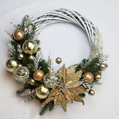 a christmas wreath with gold and silver ornaments