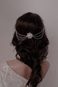 1920 Hairstyles, Bohemian Bridal Headpiece, Gatsby Hair, 1920s Headpiece, Chain Headpiece, 1920s Hair, Easy Hairstyles For Thick Hair, 1920's Fashion