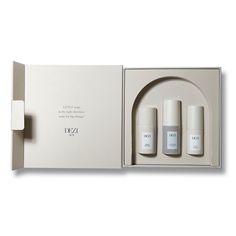 A 3-piece travel skincare set featuring an overnight mask to smooth and tighten skin, a skin mist for a hydration boost, and a vitamin C serum to reduce fine lines and dark spots. Skincare Set Packaging Design, Beauty Set Packaging, Skincare Set Packaging, Skincare Kit Packaging, Beige Packaging Design, Unique Cosmetic Packaging, Minimalistic Packaging Design, Skin Care Packaging Ideas, Skincare Set Package