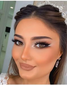 Highlight Makeup Look, Contour And Highlight Makeup, Bridal Makeup Glam, Pageant Makeup, Highlight Makeup, Soft Eye Makeup, Contour And Highlight, Wedding Eye Makeup, Arabic Makeup