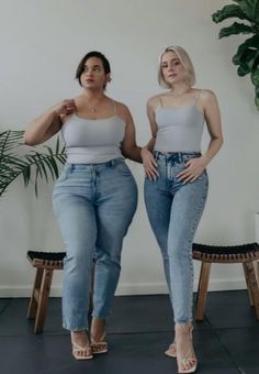 2 Friends Pose, Medium Size Body Outfits, Casual Bar Outfits, Denise Mercedes, Friends Pose, Chubby Style, Girls Night Outfit, Bar Outfits, 2 Friends