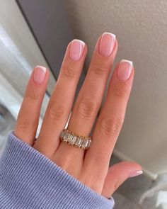 20 FABULOUS SHORT NAIL DESIGNS - julsweek Natural Nails Manicure, Unghie Sfumate, Short Gel Nails, French Manicure Nails, French Tip Acrylic Nails, Casual Nails, Work Nails, Cute Gel Nails, Nail Swag