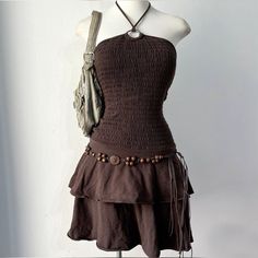 Outfit inspo #outfitoftheday #ootd #ootdinspo #outfitideas Dark Brown Aesthetic Outfit, Dress Over Jeans 2000s, Earthy Girl Outfits, Clothes Aesthetic Girl, Brown Dress Aesthetic, Brown Clothes Aesthetic, Brown Aesthetic Outfit, Y2k Outfits Dresses, Brown Clothes