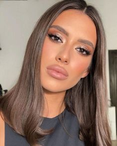 Natural Glowy Glam Makeup, Light Eye Makeup For Brown Eyes, Soft Glam Tan Skin, 2024 Makeup Trends Brown Eyes, Brown Smokey Eye Blue Eyes, Natural Glow Makeup Look, Light Smokey Eye Makeup Natural, Champagne Makeup Look Brown Eyes, 2024 Eyeshadow Looks