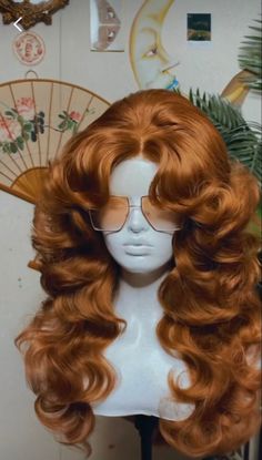 Curly Hair 70s, Disco Wig, Drag Hair Wigs, 60s Prom Hair, Vintage Wigs, Stylish Hairstyles, Big Hair Reference, 70s Wigs For Women, Drag Wig Styles