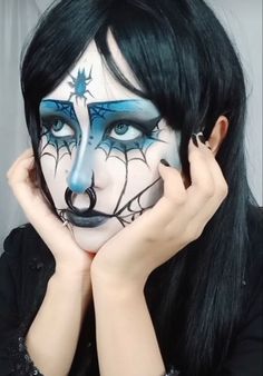 Tradgoth Eye Makeup, Halloween Alt Makeup, Blue Trad Goth Makeup, Blue Goth Makeup, Goth Halloween Makeup, Casual Goth Makeup, Goth Clown Makeup, Perky Goth