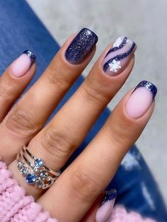 Winter Nails Glitter, Nails With Swirls, Blue Short Nails, Christmas Nails Glitter, Christmas Snowflakes Nails, Snow Nails, Amazing Nail Art, Silver Glitter Nails, Confetti Nails