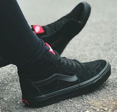 Sk8 Hi Vans Outfit Mens, Black Stylish Outfits, Mens Smart Casual Shoes, Black Canvas Shoes, How To Tie Shoes, Sk8 Hi Vans, Urban Sneakers