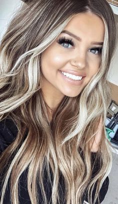 Frontal Hair, Fall Hair Color Trends, Latest Hair Color, Blonde Wigs, Frontal Hairstyles, Ombré Hair, Brown Blonde Hair, Long Blonde, Long Wavy Hair