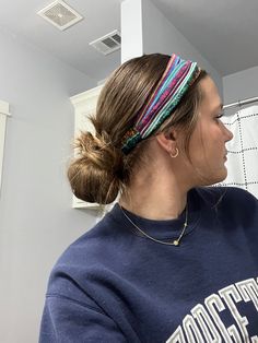 messy low bun, headband hair style Headband Low Bun, Boho Bandeau Hairstyles, Low Bun With Headband, 90s Headbands, Bun With Headband, Cute Headband Hairstyles, Bun Headband, Granola Vibes