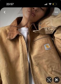 Carhartt Jacket Outfit Woman, Carhartt Women's Outfit, Carhartt Jacket Women's, Carhartt Jacket Outfit, Carhartt Outfit, Carhartt Detroit Jacket, Jacket Outfit Women, Detroit Jacket, Carhartt Detroit