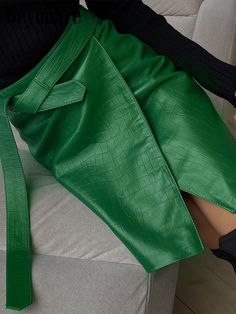 Green Leather Pattern High Waist Split A-Line Mini Skirt Long Green Skirt, Cool Silhouettes, Short Pollera, Comfort Shoes Women, Solid Green, Retro Mode, Crocodile Pattern, A Line Mini Skirt, Fashion Elegant