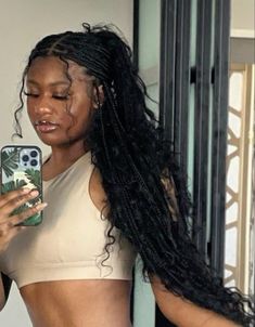 Messy Bohemian Knotless Braids, Styles With Braids For Black Women, Braids Big Forehead Black Women, Hair Inspo Black Women Protective, Goddess Braids Hairstyles Claw Clip, Box Braid Outfits, Cute Medium Knotless Braid Hairstyles, Briad Styles For Black Women, Hair Inspiration Black Women Braids