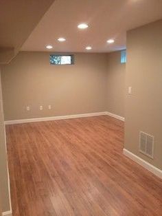 an empty room with hard wood flooring and no one in the room or furniture