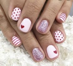 Red Nail Art Designs, Kutek Disney, Red Nail Art, Valentine Nail Art, February Nails, Valentine Nails, Heart Nail, Nail Designs Valentines, Cnd Shellac