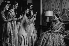 Bride And Cousins Photoshoot, Bride Sister Poses Indian, Indian Wedding Cousins Photography, Sisters Poses Photography Wedding, Bride Pose With Brothers, Bride With Best Friend, Wedding Sisters Photography, Indian Wedding Friends Photography, Bride Photo With Friends