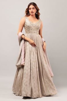 Exquisite Evening Gowns - Sophisticated Styles for Nighttime Glam - Seasons India Western Gowns, Casual Gowns, Elegant Evening Gowns, Wedding Salwar Kameez, Reception Gowns, Grey Gown, Indo Western Gown, Grey Saree, Yellow Gown