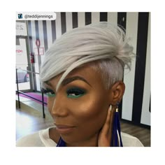 Short Gray Hairstyles, Quick Weaves, Gray Hairstyles, Beautiful Gray Hair, Short Sassy Hair, Pelo Afro, Short Grey Hair, Sassy Hair, Funky Hairstyles