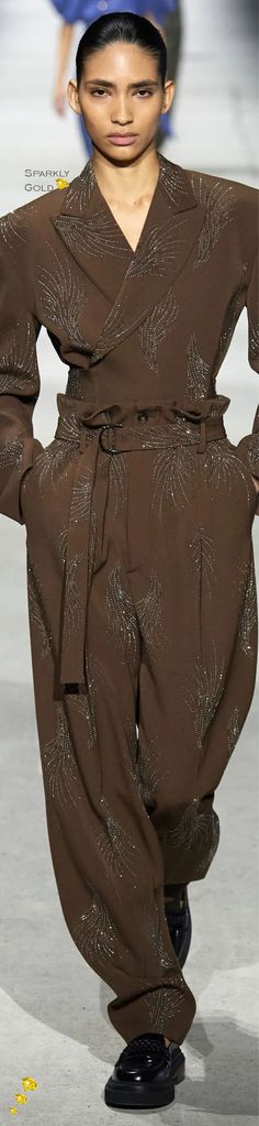 Lady Suits, Eclectic Wardrobe, Velvet Dress Long, Scarf Top, Fashion Inspiration Design, Fall 2023, Brown Fashion, Fashion Classy, Velvet Dress