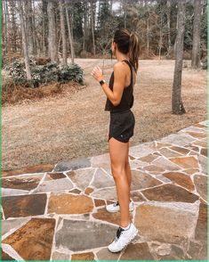 Runners Outfit Women, Runner Outfit Women, Running Inspo, Cute Running Outfit, Sport Outfits Summer, Superstar Outfit, Running Aesthetic, Runners Outfit, Fitness Attire