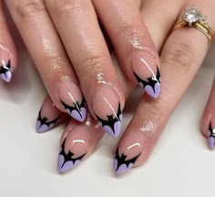 Red Nail With Black Tip, Bat French Tip Nails, Minimal Halloween Nails, Cat Eye Halloween Nails, Bat Nails, Halloween Nail Ideas, Nail Art Halloween, Halloween Press On Nails