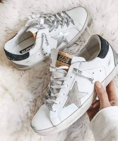 Leopard Adidas, Zapatillas Veja, Leopard Nikes, Black And Silver Heels, New Balances, Preppy Shoes, Leopard Sneakers, Green Heels, Golden Goose Sneakers