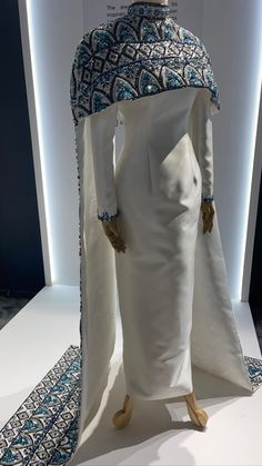 Mode Zara, Mode Abaya, Elegant Dresses Classy, Abayas Fashion, Glam Dresses, White Shirts, Mode Inspiration, Classy Dress, Fancy Dresses