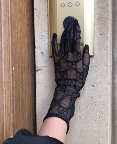 Gucci Gloves, Jenny Humphrey, Instagram Baddie, Chuck Bass, Foto Poses, Blair Waldorf, Mode Inspo, French Girl